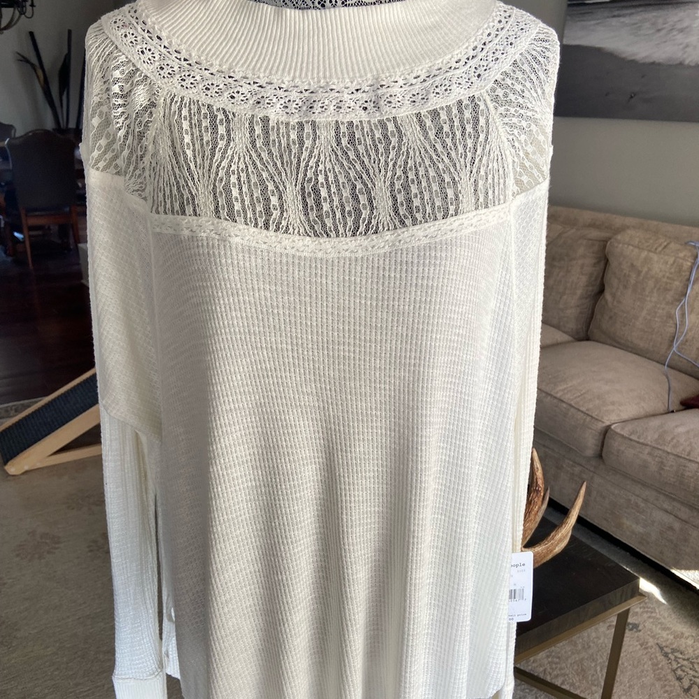 Free People- lace inlayed top NWT